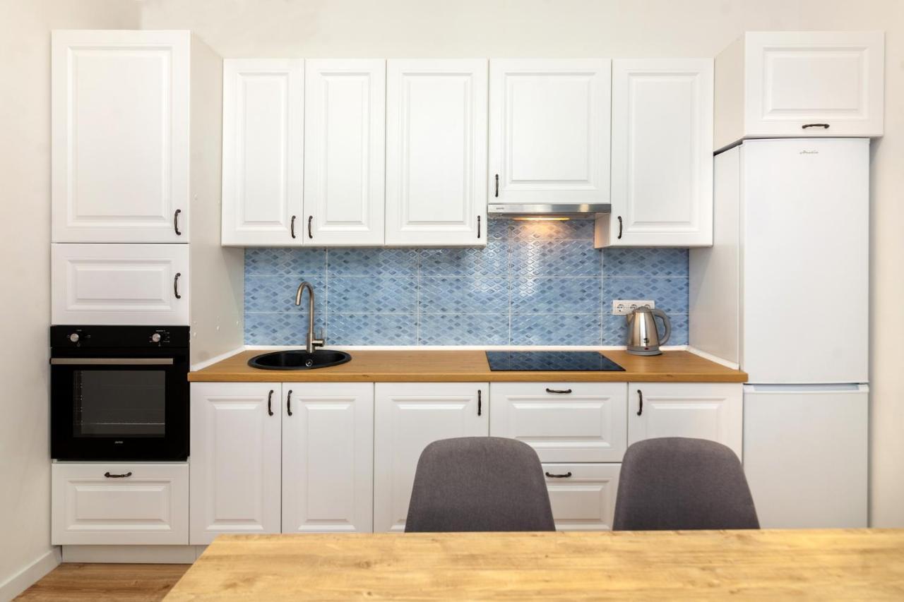 Leogrand Three Bedrooms Vip Apartments On Kniazia Romana 12 Lviv Bagian luar foto