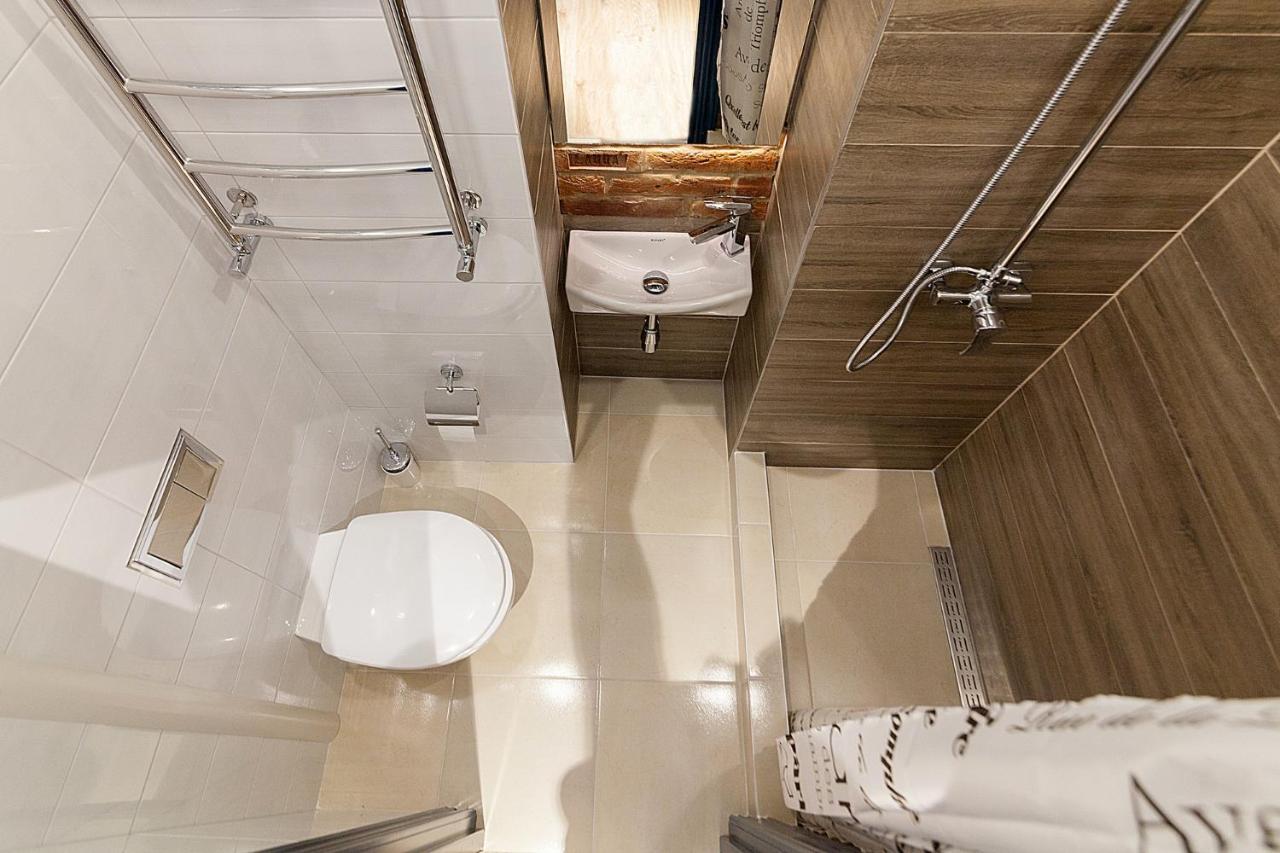 Leogrand Three Bedrooms Vip Apartments On Kniazia Romana 12 Lviv Bagian luar foto