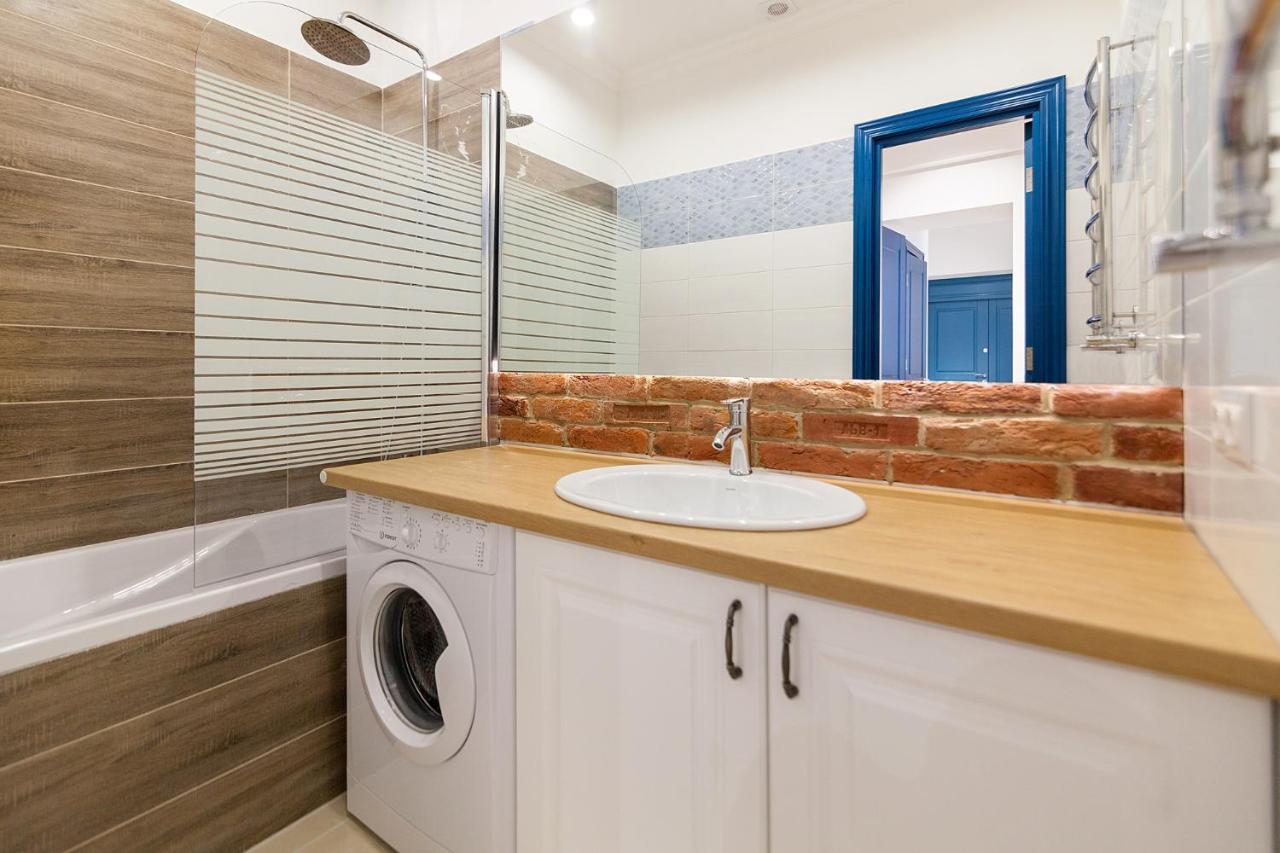 Leogrand Three Bedrooms Vip Apartments On Kniazia Romana 12 Lviv Bagian luar foto