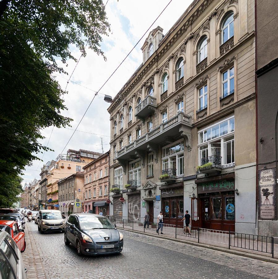 Leogrand Three Bedrooms Vip Apartments On Kniazia Romana 12 Lviv Bagian luar foto