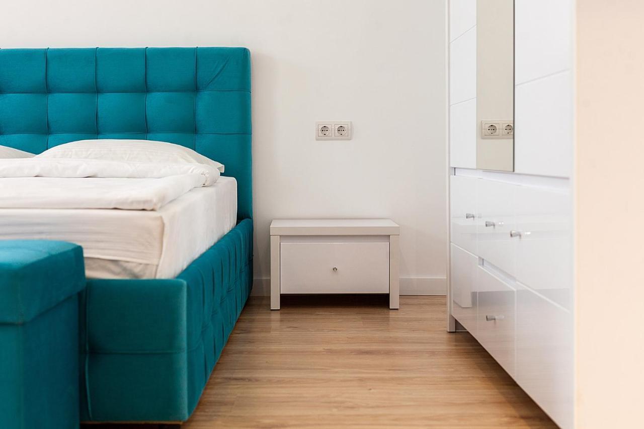Leogrand Three Bedrooms Vip Apartments On Kniazia Romana 12 Lviv Bagian luar foto