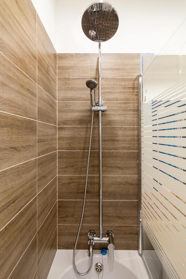 Leogrand Three Bedrooms Vip Apartments On Kniazia Romana 12 Lviv Bagian luar foto