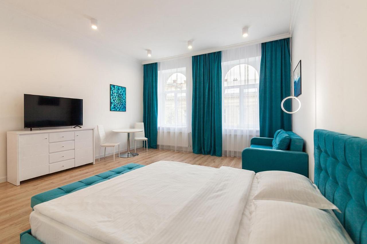 Leogrand Three Bedrooms Vip Apartments On Kniazia Romana 12 Lviv Bagian luar foto