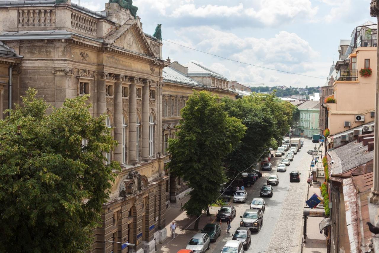 Leogrand Three Bedrooms Vip Apartments On Kniazia Romana 12 Lviv Bagian luar foto