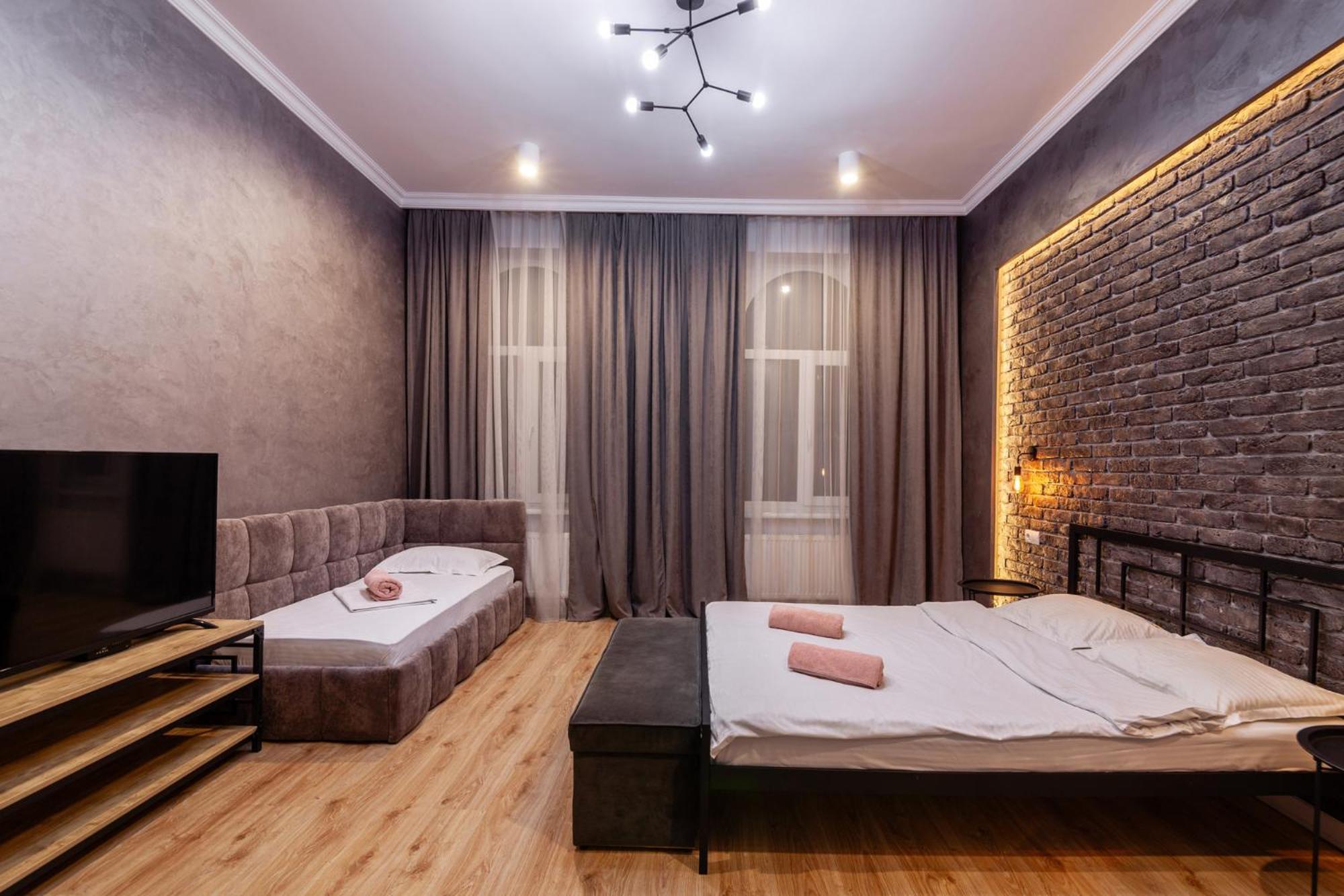 Leogrand Three Bedrooms Vip Apartments On Kniazia Romana 12 Lviv Bagian luar foto