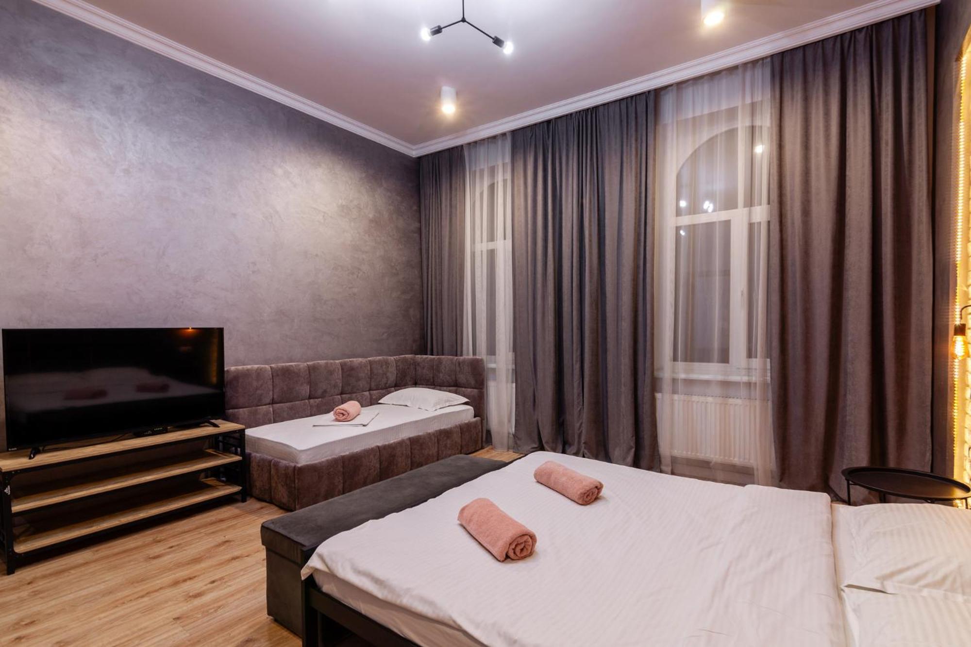 Leogrand Three Bedrooms Vip Apartments On Kniazia Romana 12 Lviv Bagian luar foto